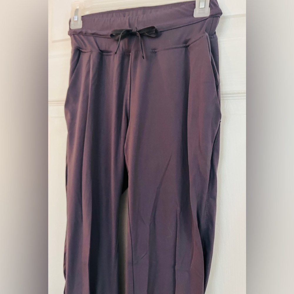 Lululemon Women’s Size 4 Purple Jogger Pants Leggings with Pockets EUC